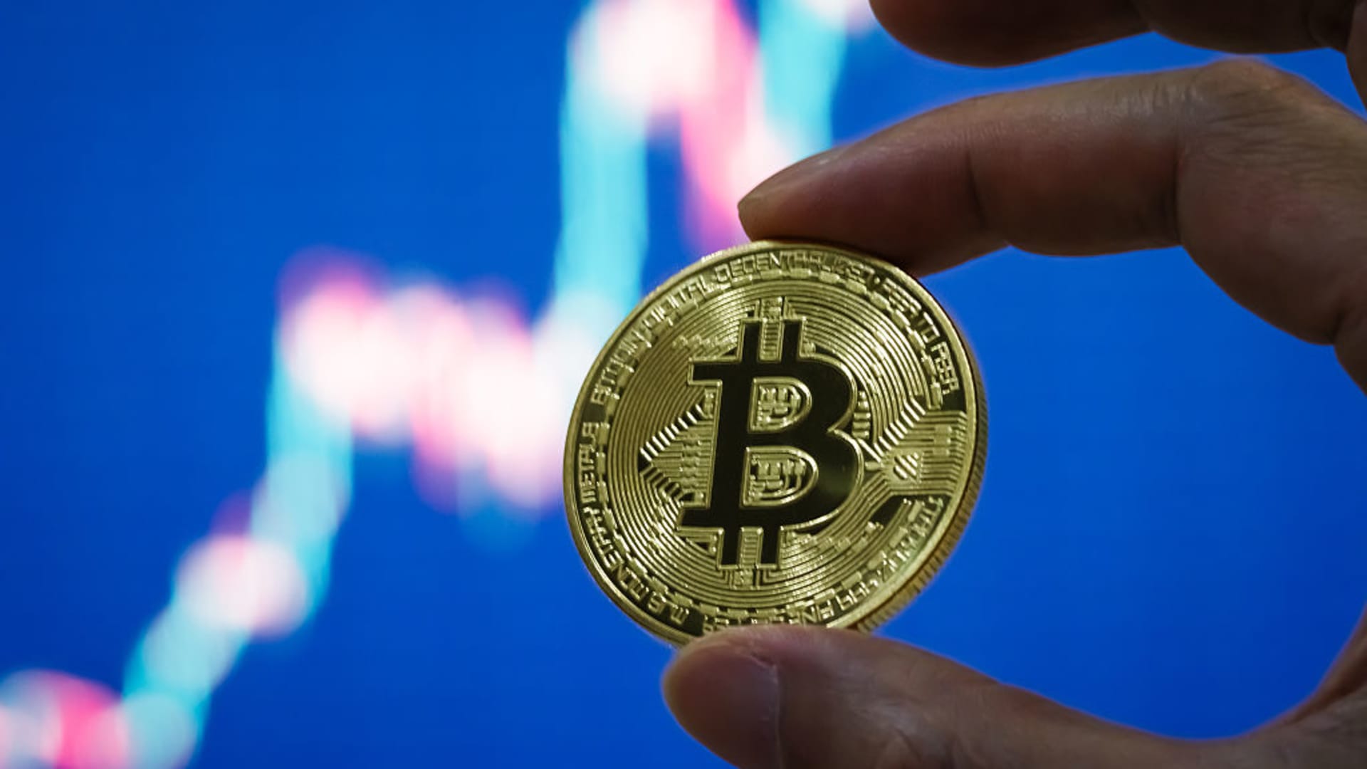 Bitcoin continues slide that’s roiling markets, threatens to break below $80,000